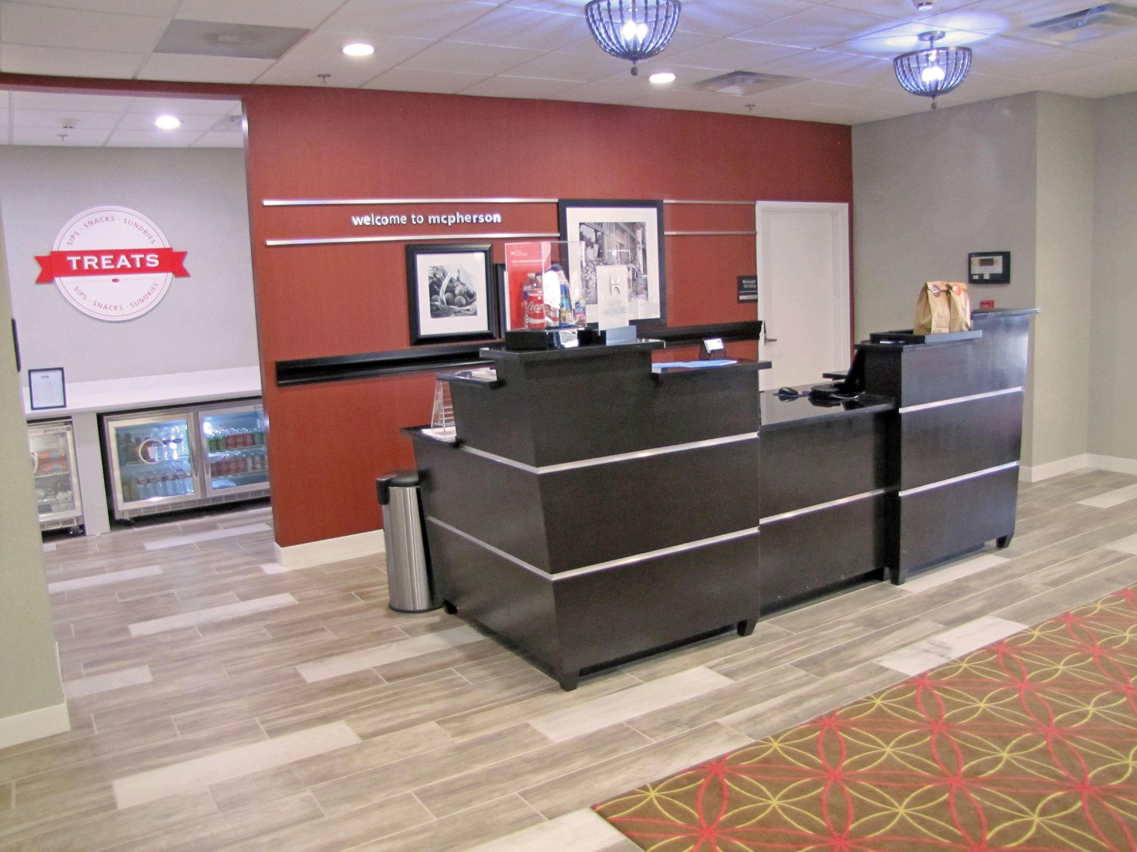 Hampton Inn Mcpherson Εξωτερικό φωτογραφία