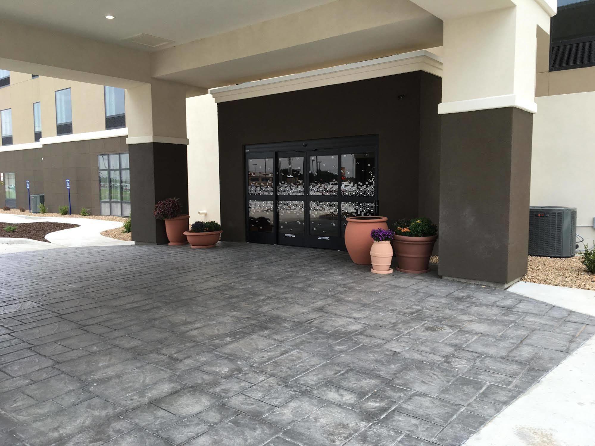 Hampton Inn Mcpherson Εξωτερικό φωτογραφία